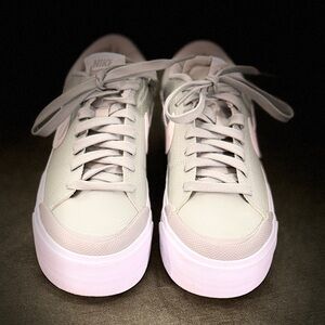 Nike Women's Court Legacy Lift
